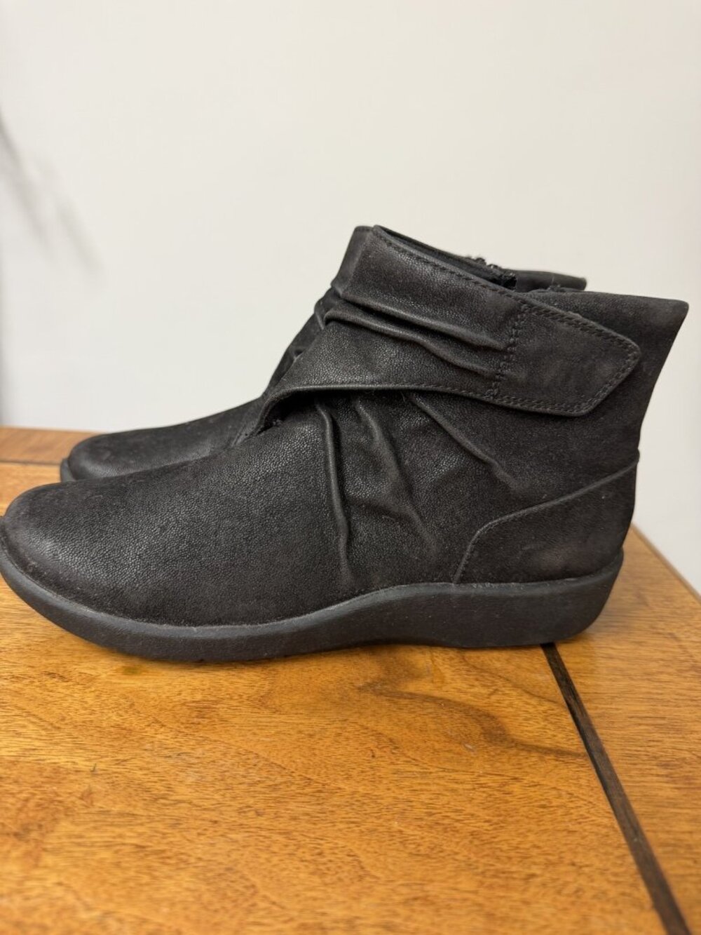 New Clarks Women’s 7 Cloudstepper Breeze Dusk Black Casual Comfort Ankle Boots